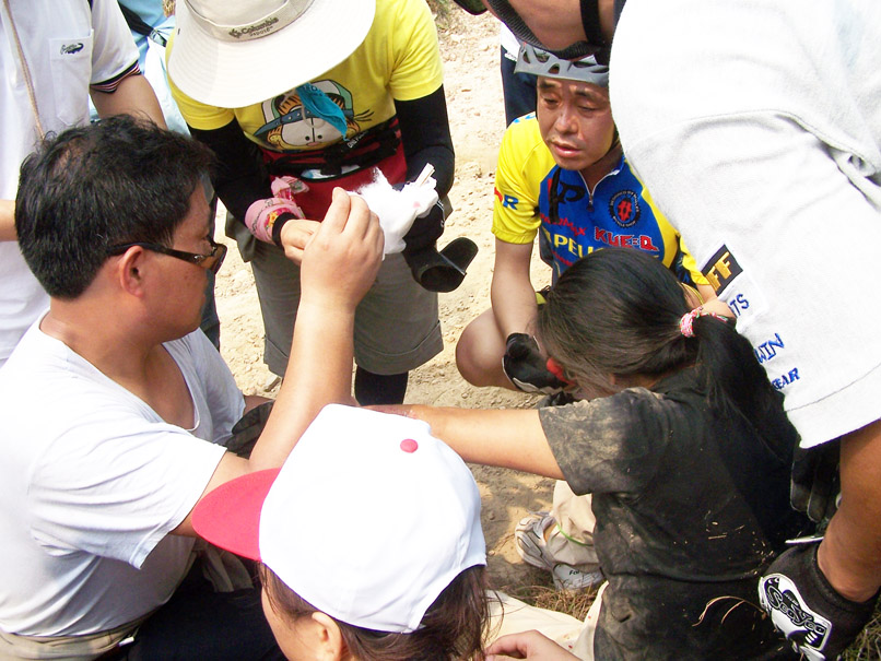 包含波尔图重伤倒地，那不勒斯全队围拢祈祷，场面感人的词条